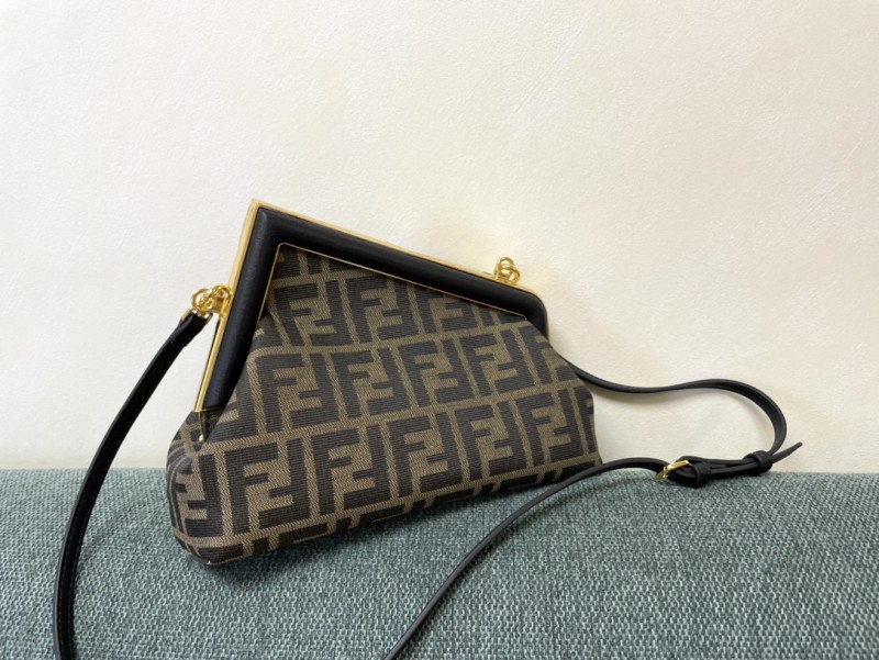 Fendi 052 8