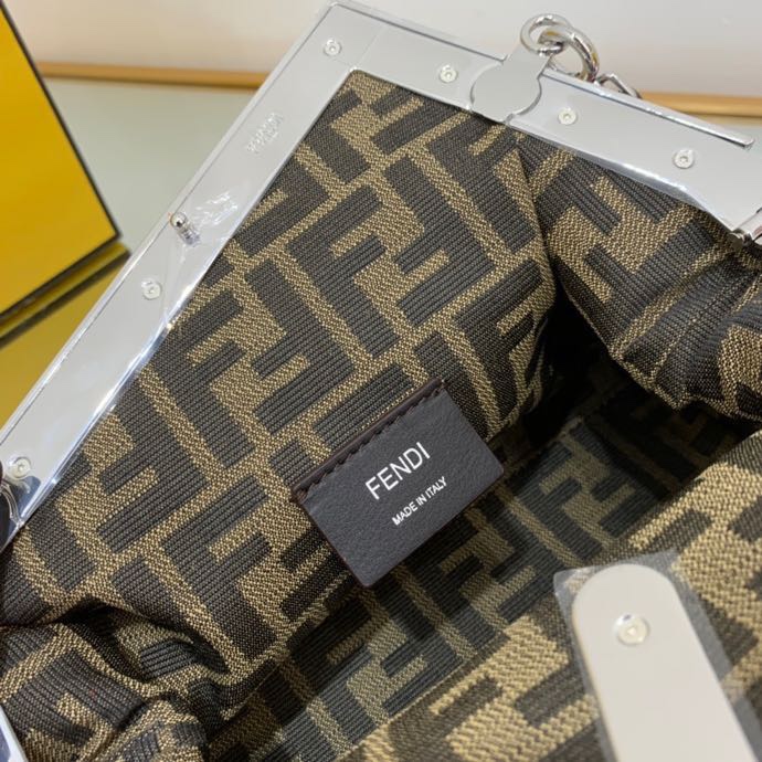 Fendi 121 8