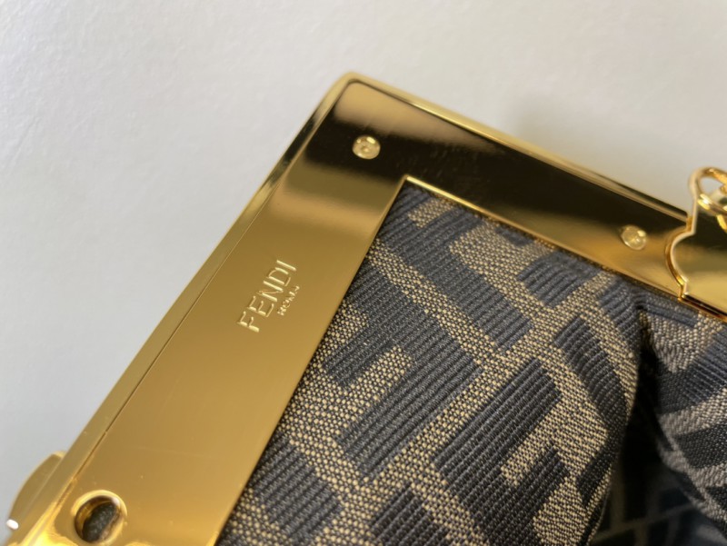 Fendi 129 8