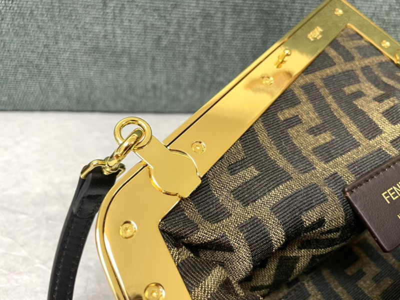 Fendi 133 8