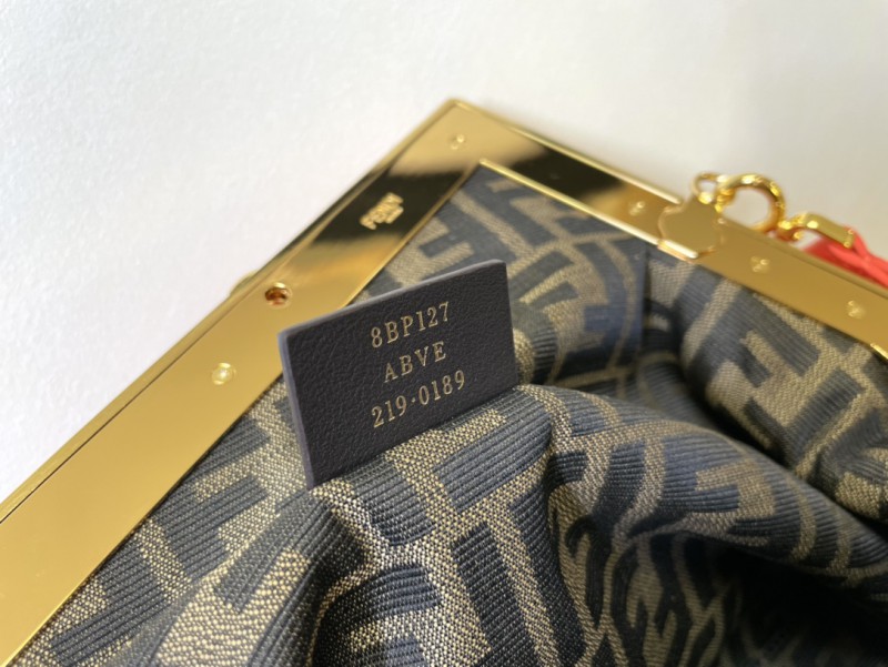 Fendi 136 8