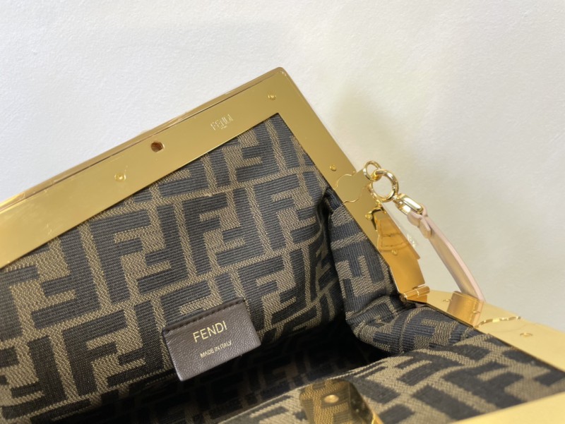 Fendi 138 8