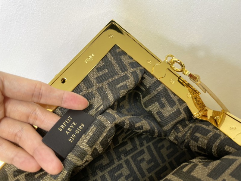 Fendi 143 8