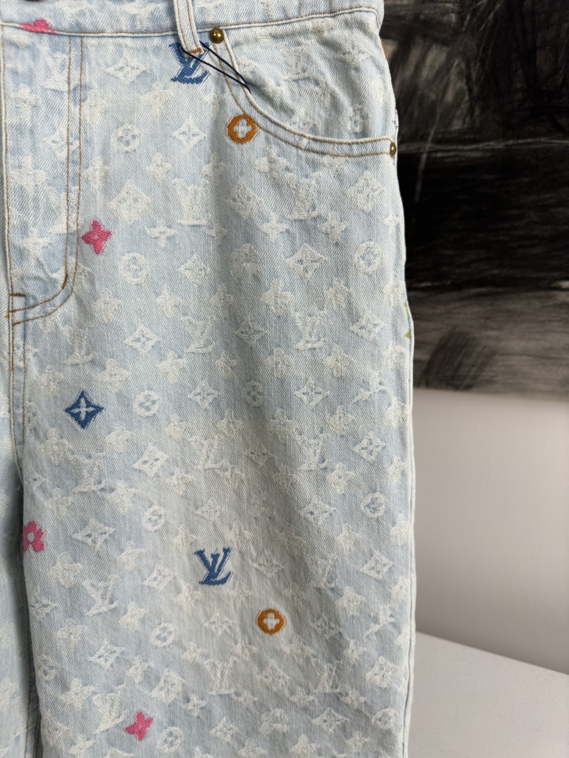 LV co-branded embroidered denim shorts 2