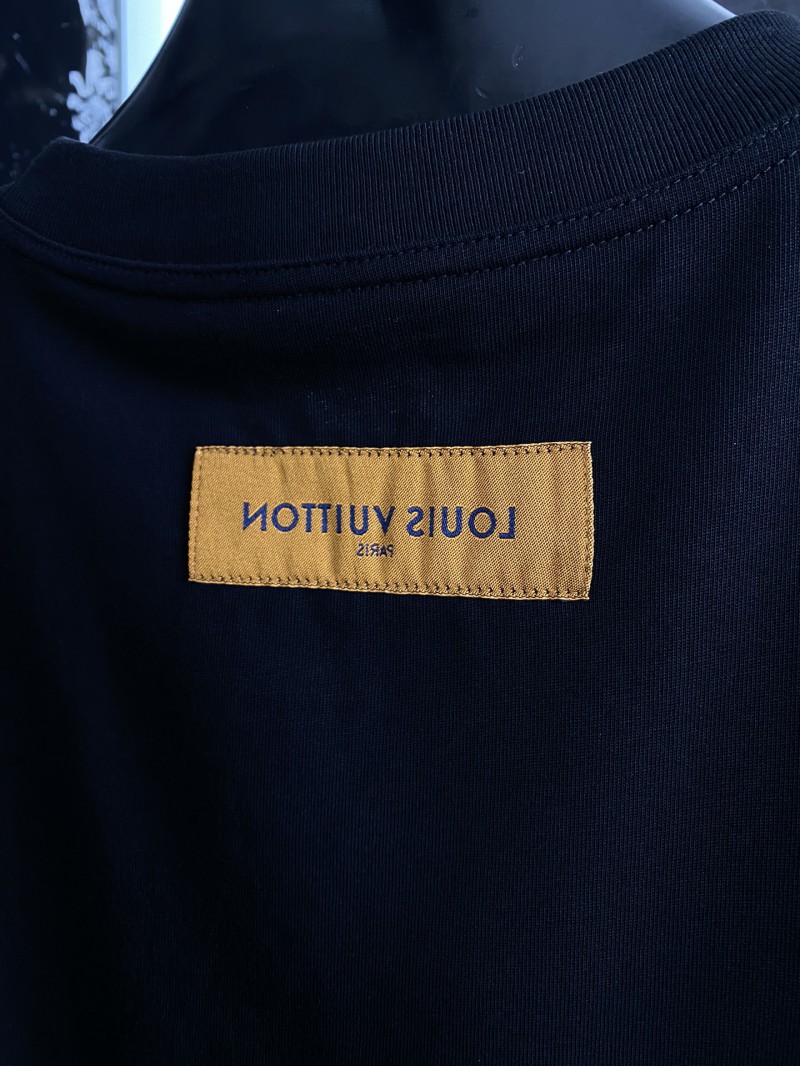 LV Embossed Small Label Classic Short Sleeve 2 7