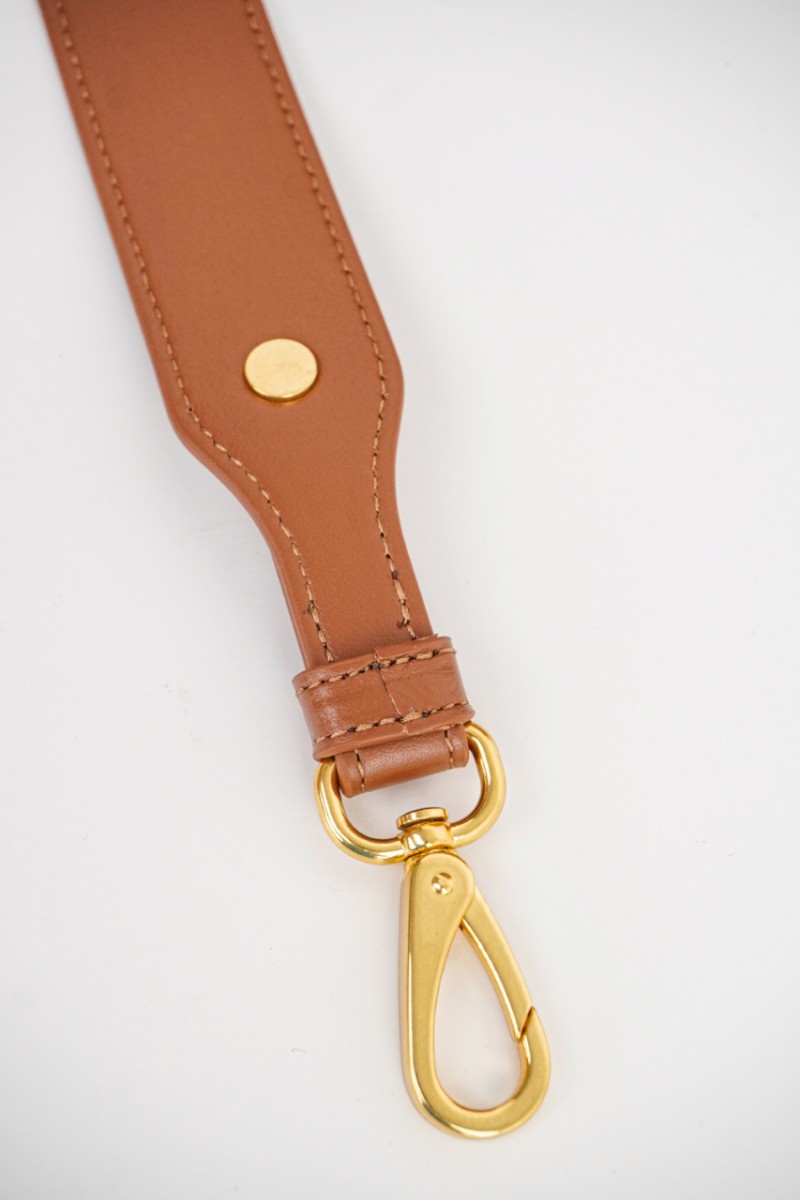 Miu Miu Logo Embossed Zip Tote Brown 17
