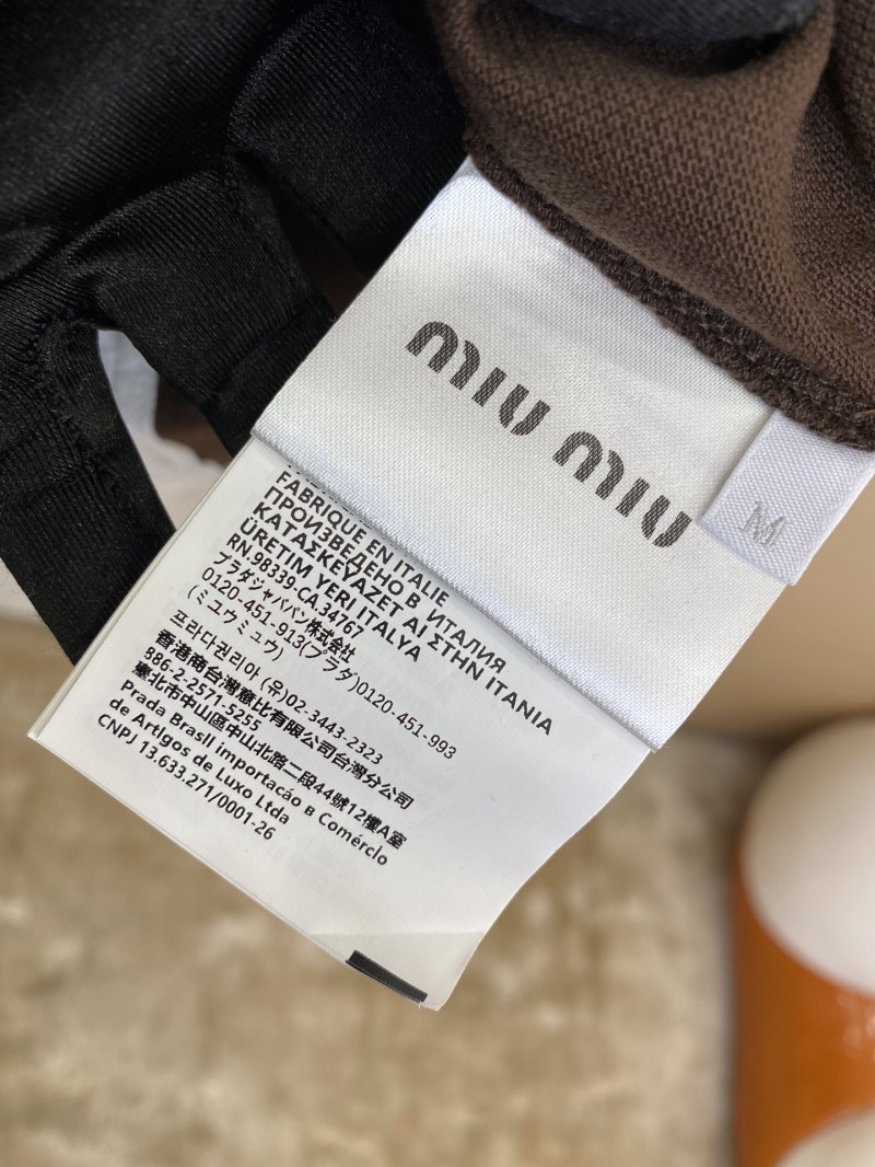 Miu Miu Logo Embroidery Long Sleeve Polo Shirt 8