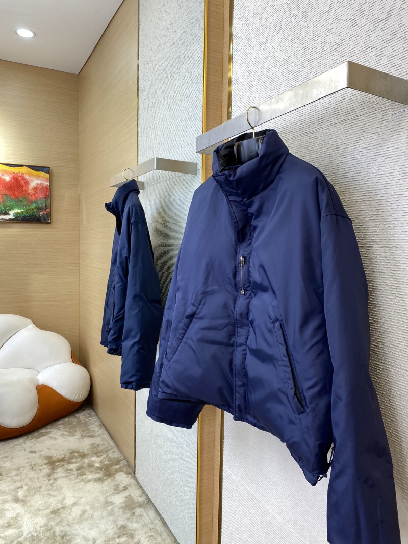 Balenciaga show style pin-on reversible cottonouterwear 4