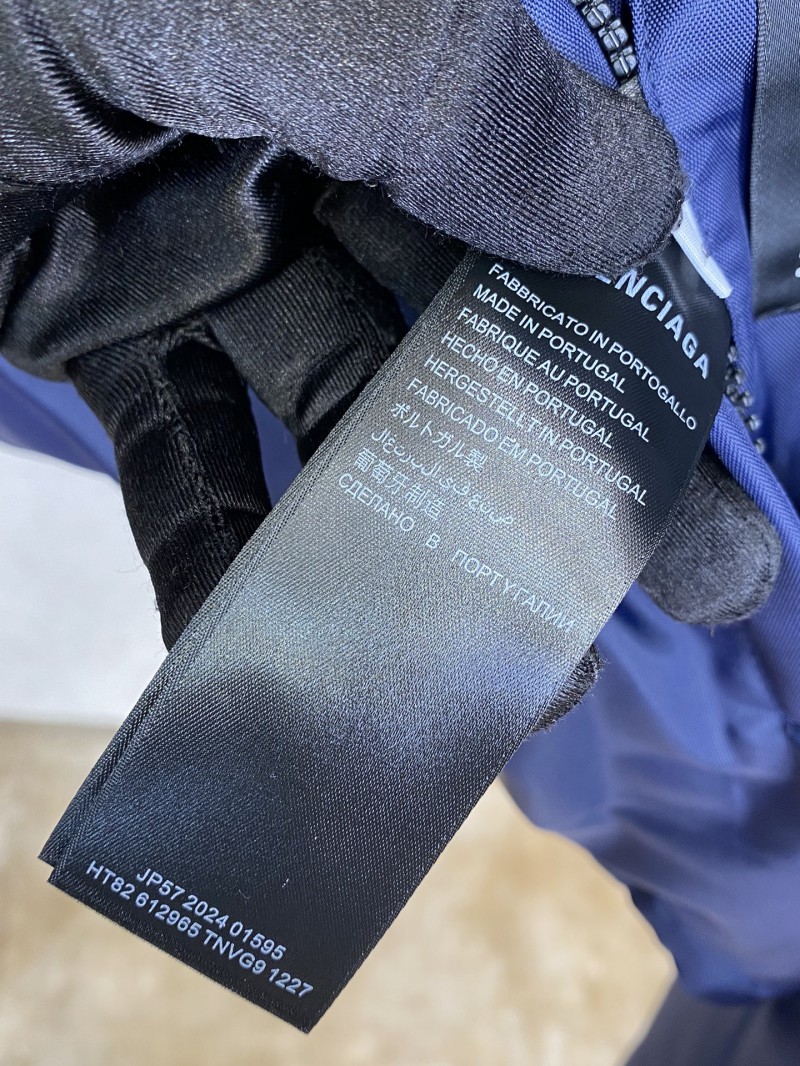 Balenciaga show style pin-on reversible cottonouterwear 8