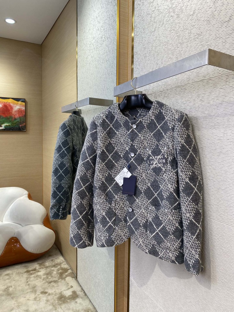 LV diamond button down collarless blazer 2