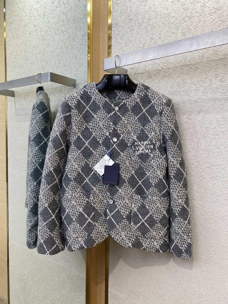 LV diamond button down collarless blazer 4