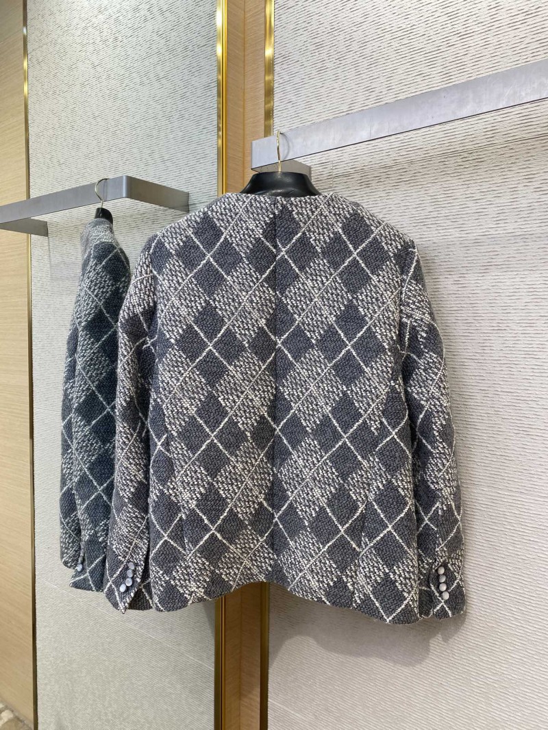 LV diamond button down collarless blazer 6