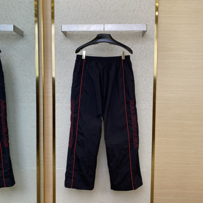 Balenciaga Manchester United co-branded embroidered trousers 1