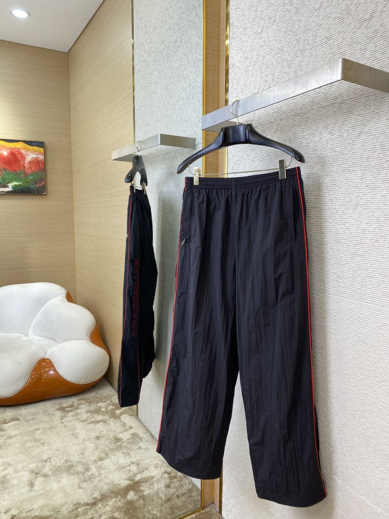 Balenciaga Manchester United co-branded embroidered trousers 2
