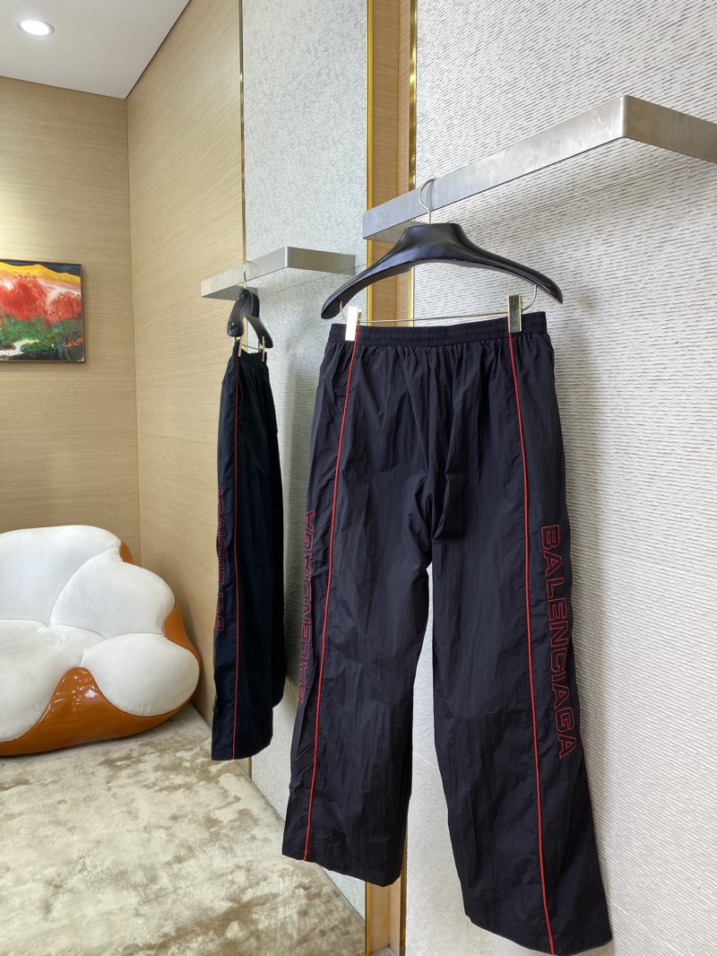 Balenciaga Manchester United co-branded embroidered trousers 3
