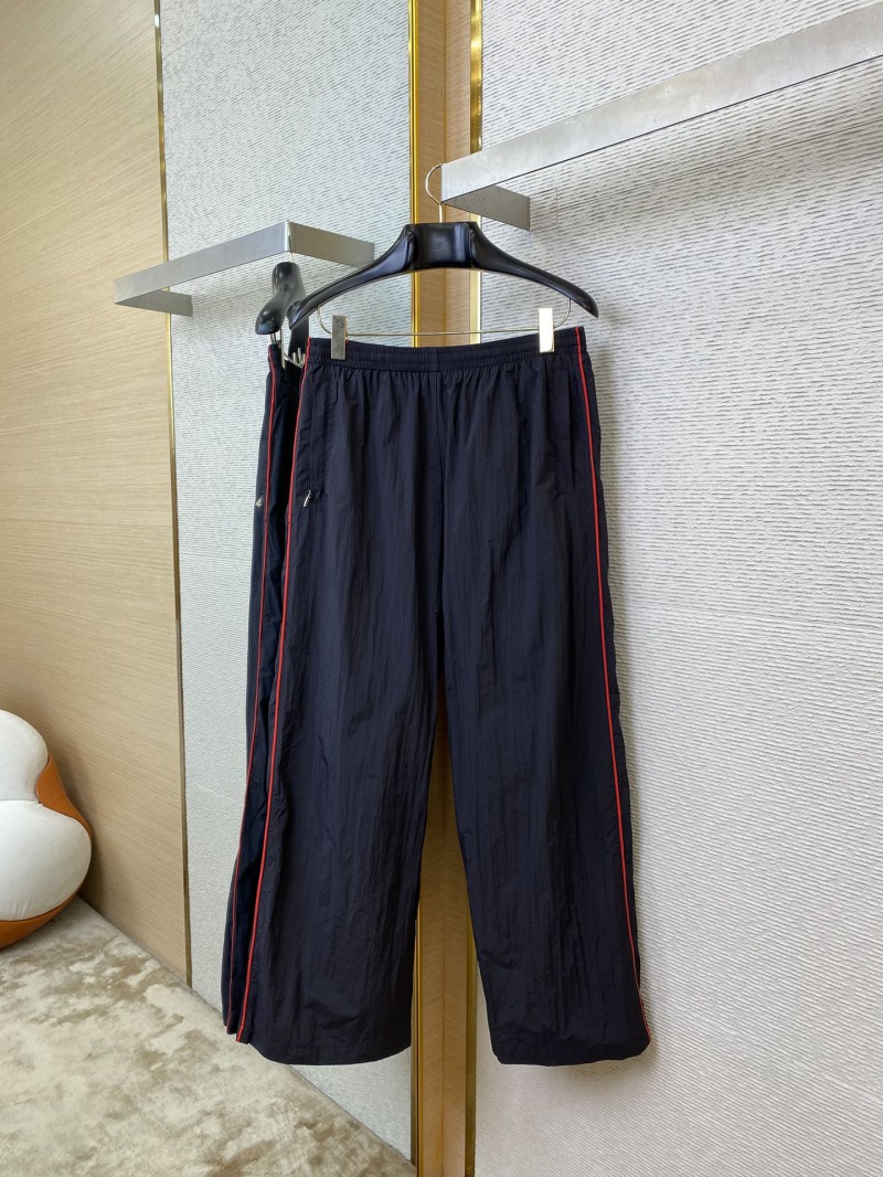 Balenciaga Manchester United co-branded embroidered trousers 4