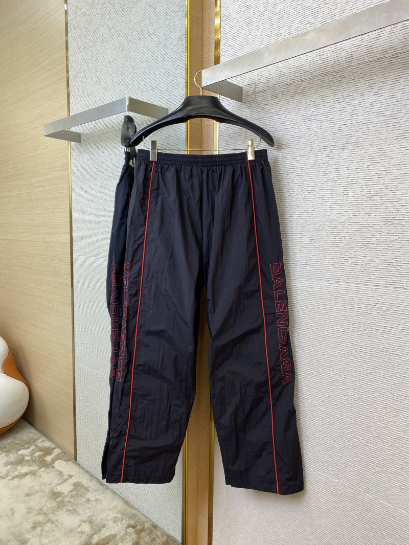 Balenciaga Manchester United co-branded embroidered trousers 6