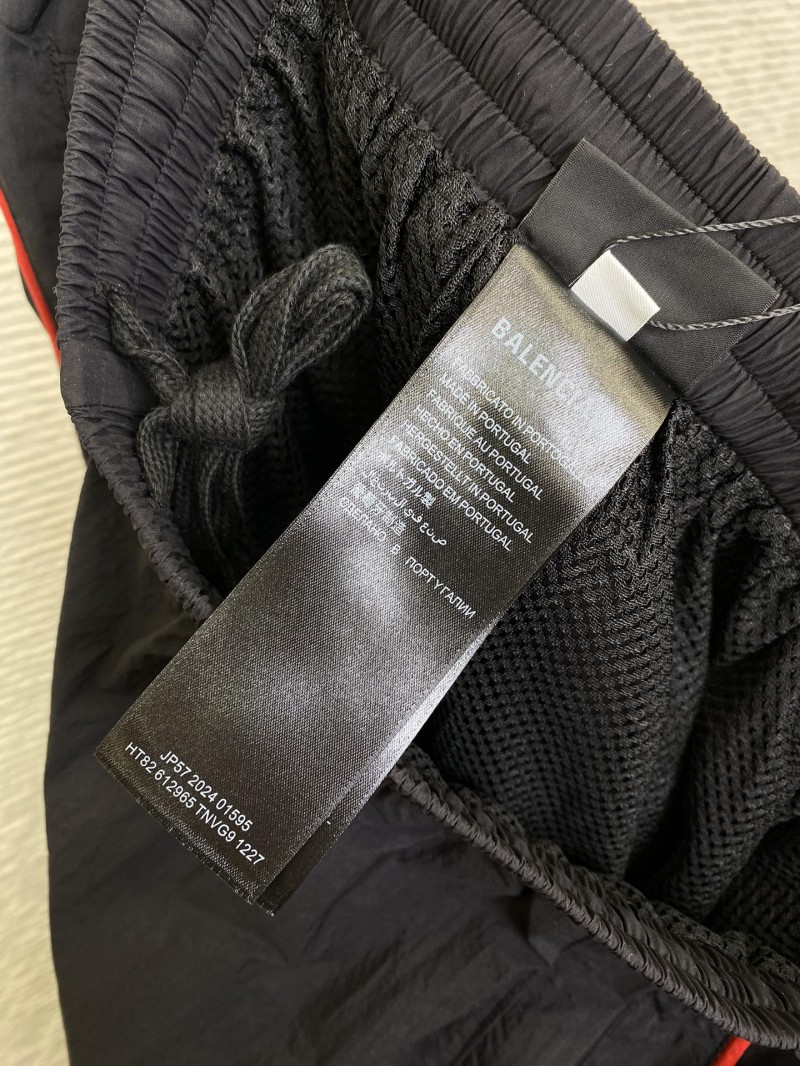 Balenciaga Manchester United co-branded embroidered trousers 8