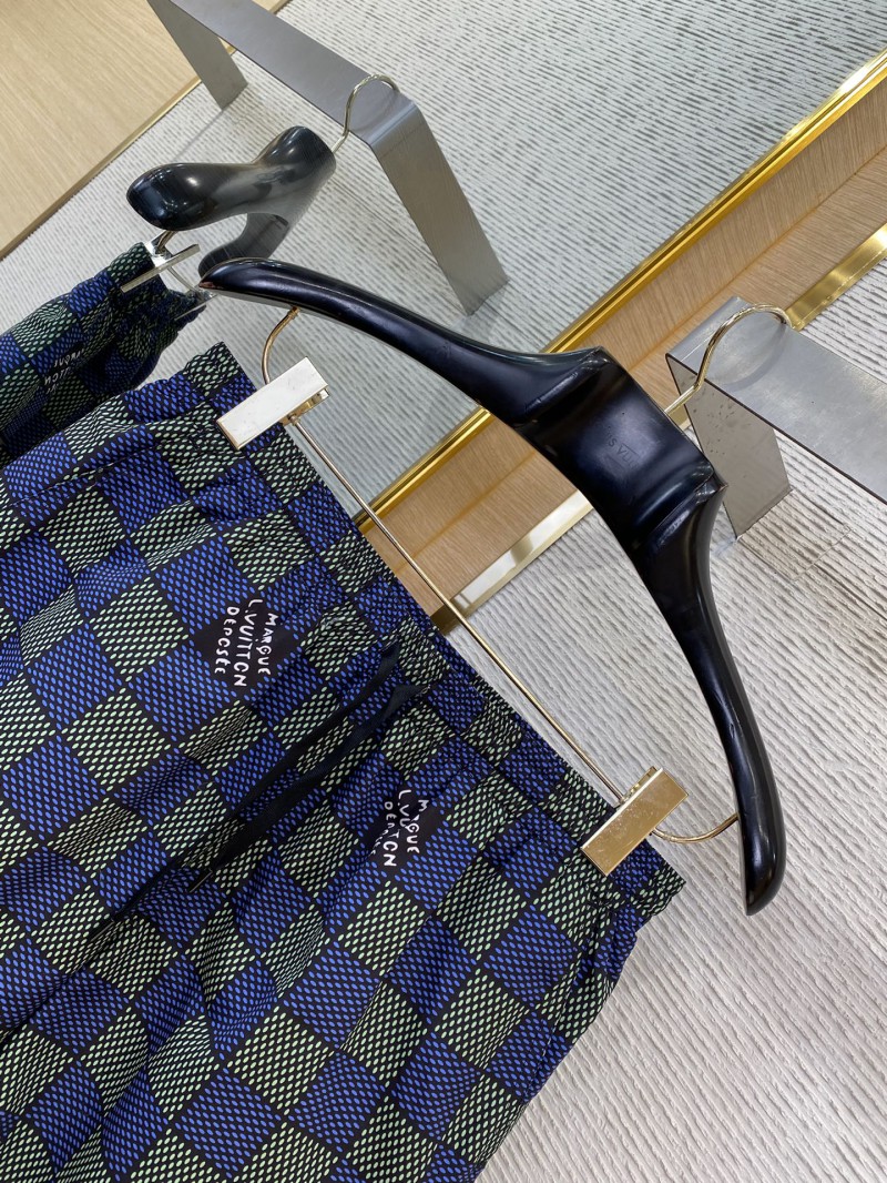 LV chequered shorts 7