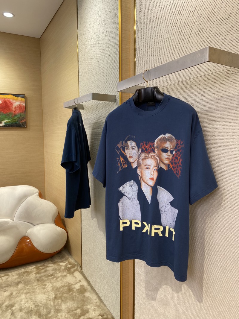 Balenciaga Portrait worn-in short-sleeve T-shirt 2