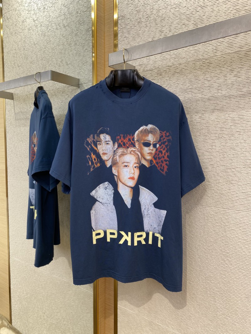 Balenciaga Portrait worn-in short-sleeve T-shirt 4