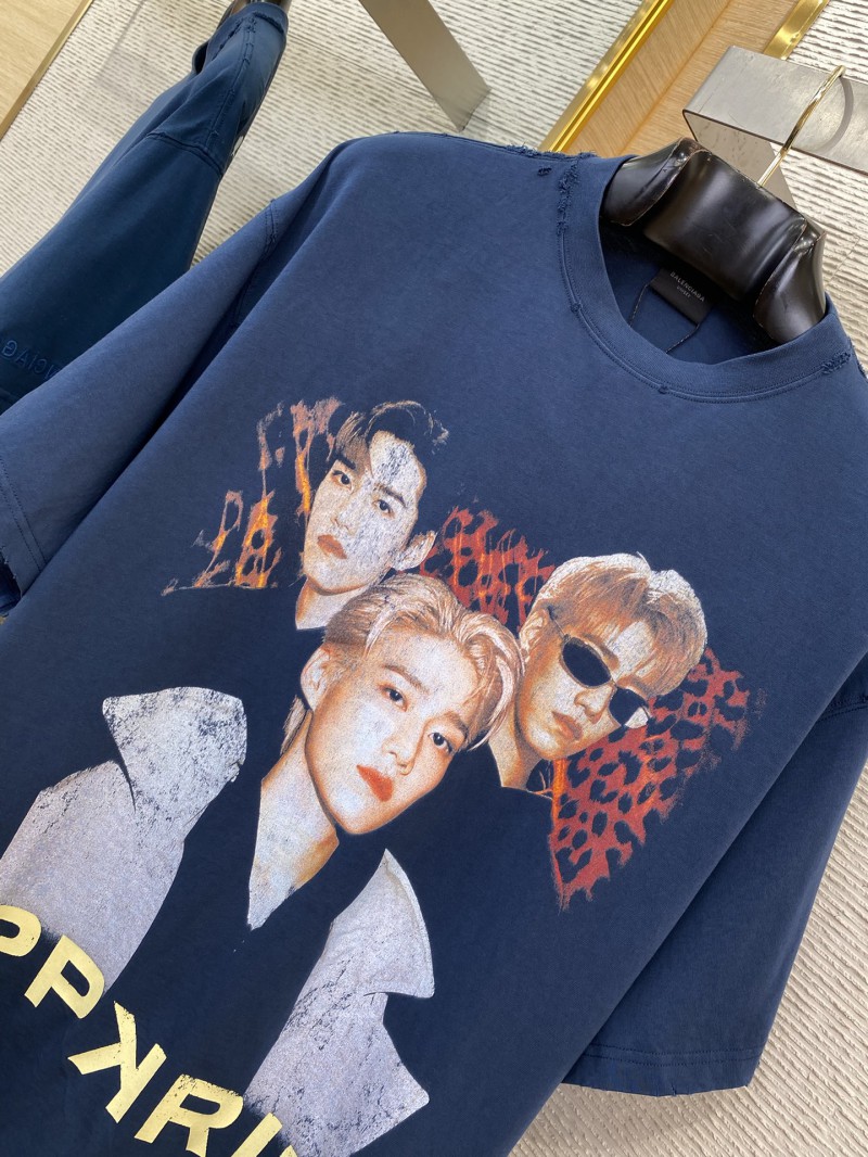 Balenciaga Portrait worn-in short-sleeve T-shirt 5