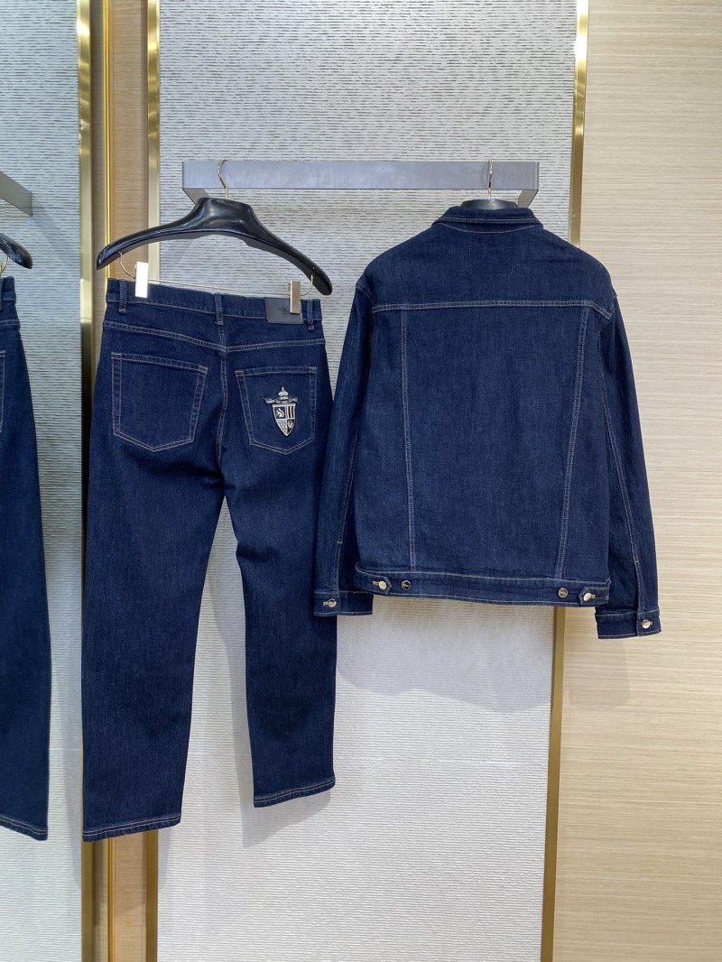 Fendi Medallion Embroidered Denim Jacket 1