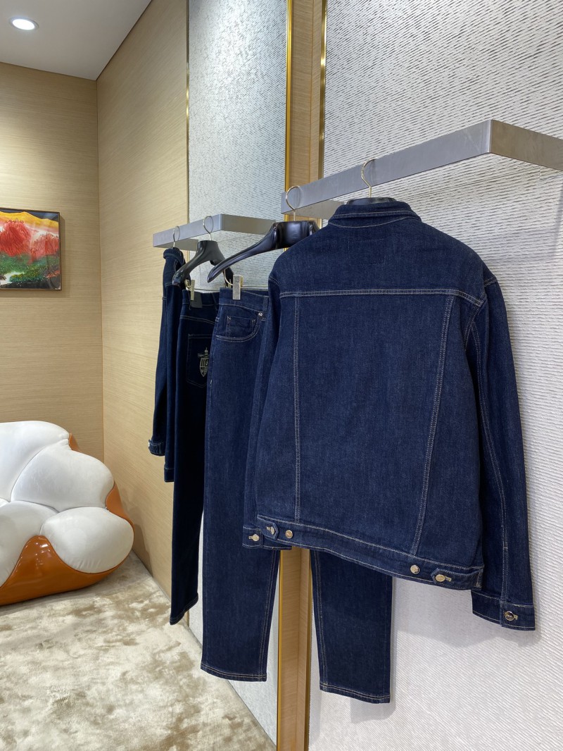 Fendi Medallion Embroidered Denim Jacket 3