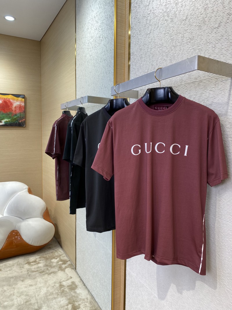 Gucci White Trim Spray Colour Round Neck Short Sleeve T-Shirt Red 2