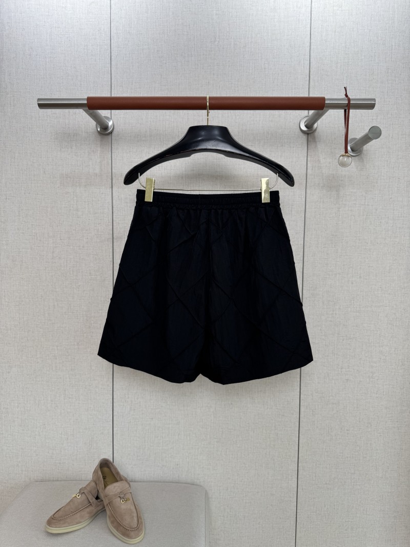 Bottega Veneta Diamond Pleated Casual Shorts Black 1