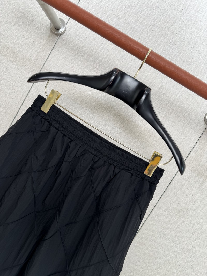 Bottega Veneta Diamond Pleated Casual Shorts Black 2