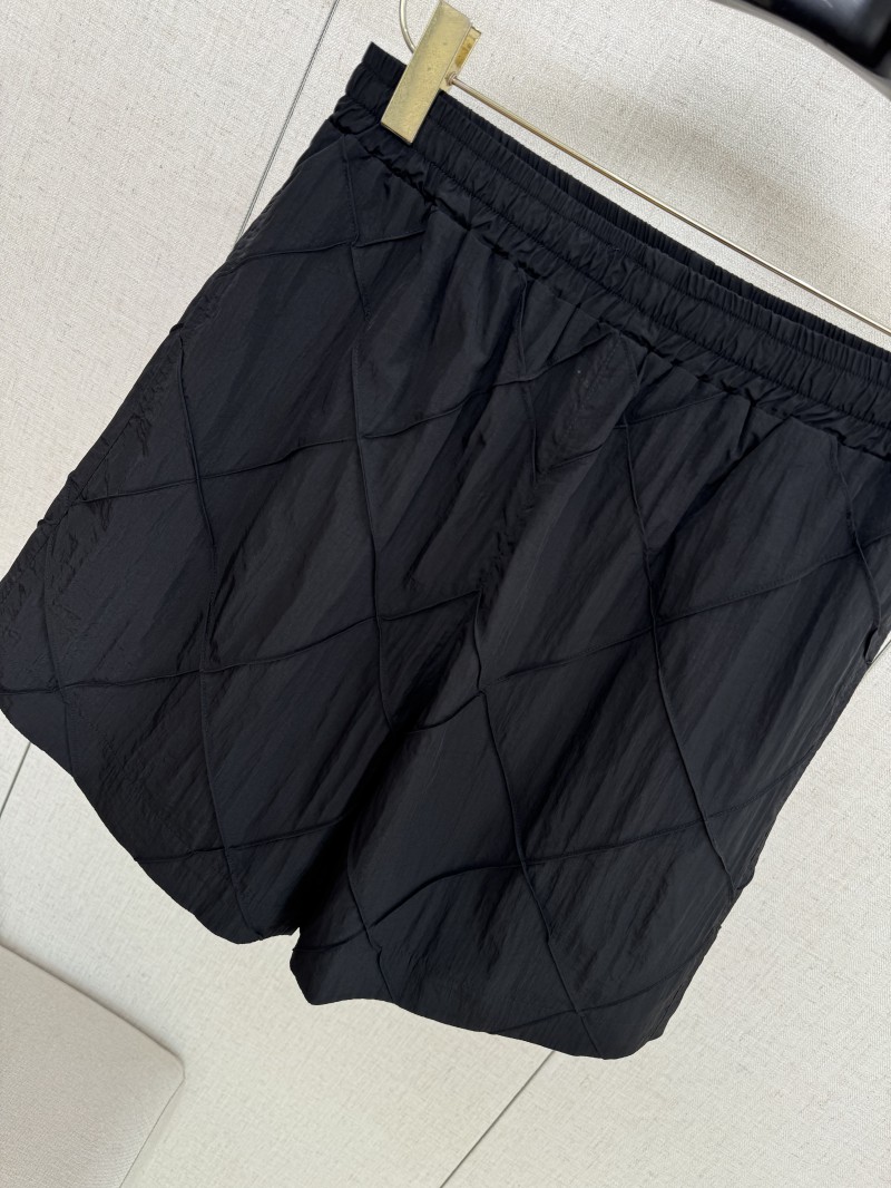 Bottega Veneta Diamond Pleated Casual Shorts Black 3