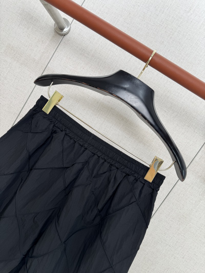 Bottega Veneta Diamond Pleated Casual Shorts Black 4