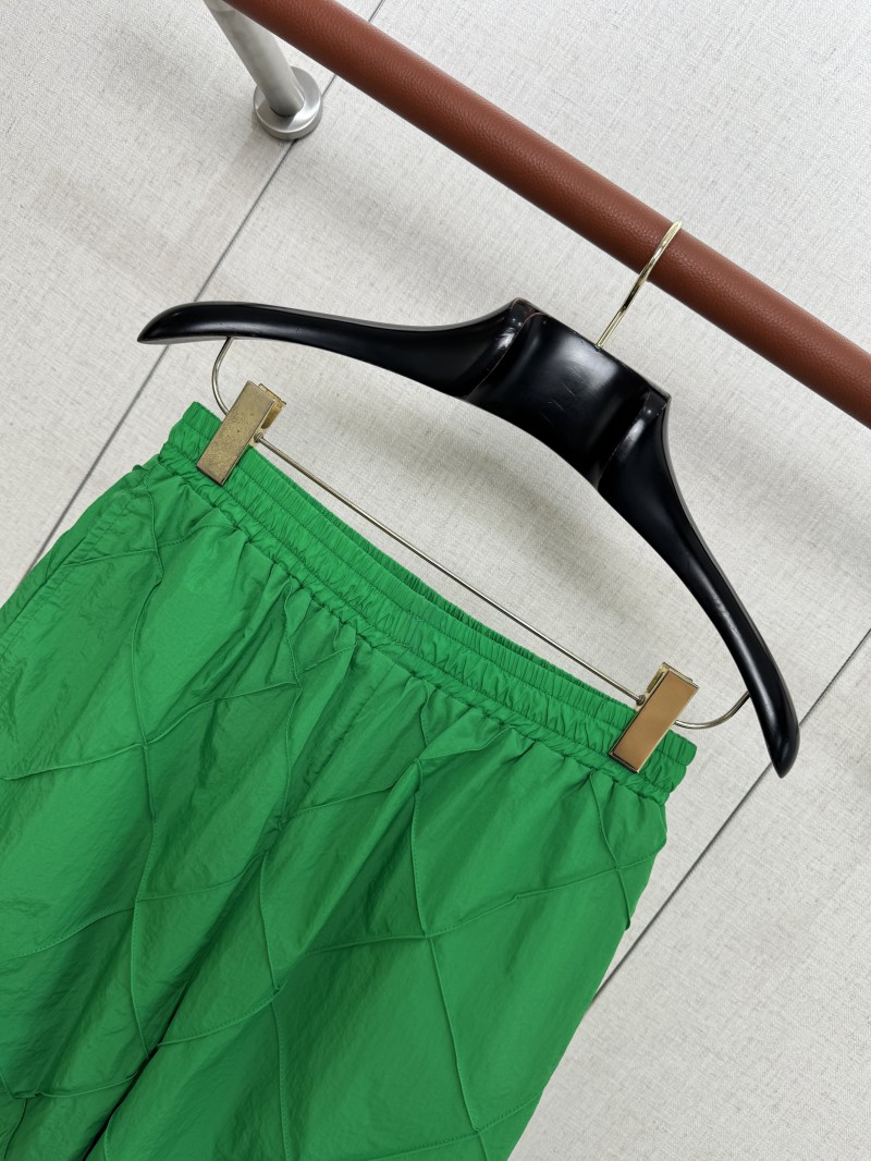 Bottega Veneta Diamond Pleated Casual Shorts Green 2