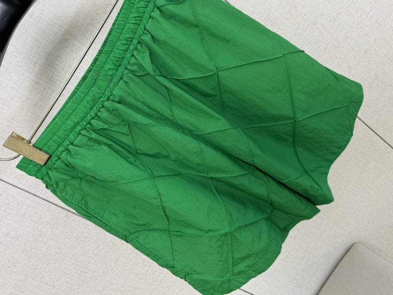Bottega Veneta Diamond Pleated Casual Shorts Green 3