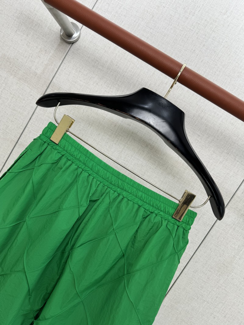 Bottega Veneta Diamond Pleated Casual Shorts Green 4