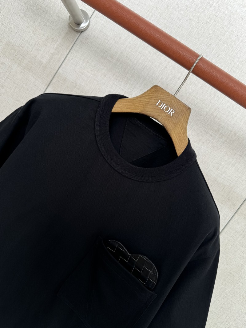 Bottega Veneta Round Neck Pocket Heart Short Sleeve Black 2