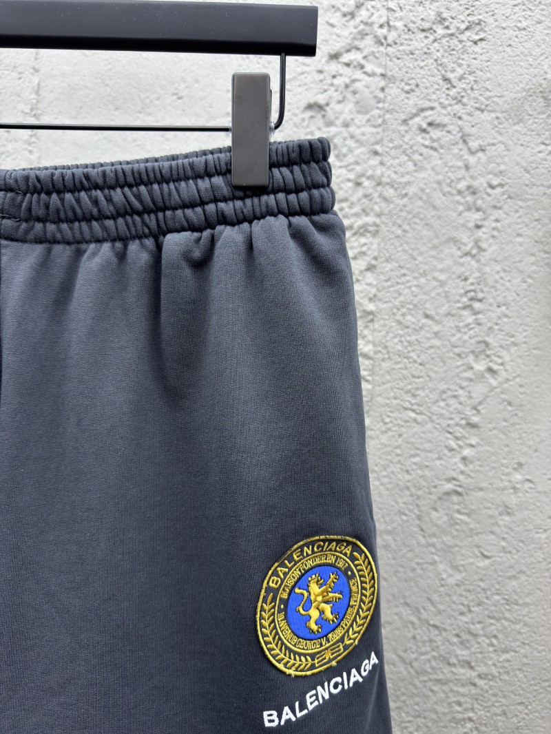 Balenciaga lion logo embroidered shorts 4