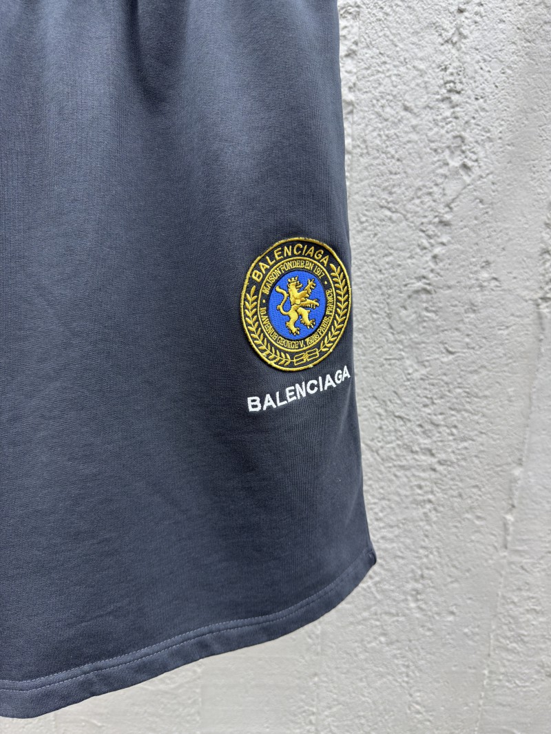 Balenciaga lion logo embroidered shorts 6