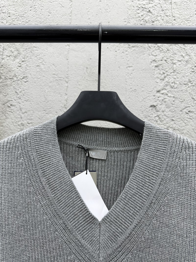 Dior embroidered V-neck wool knit sweater 2