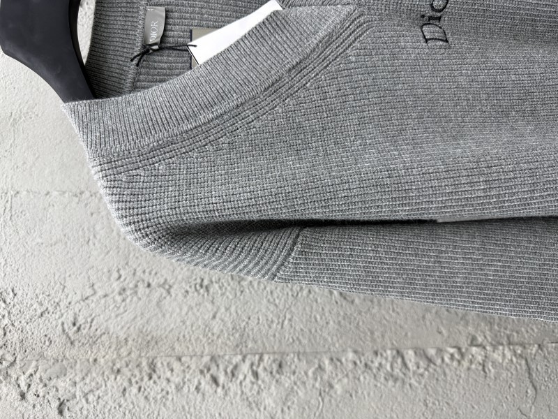 Dior embroidered V-neck wool knit sweater 3