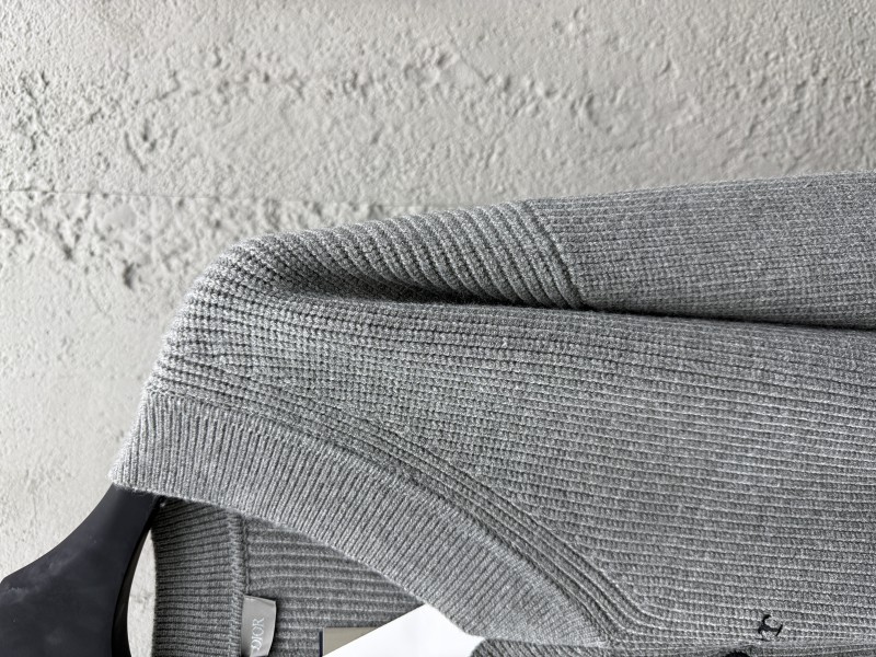Dior embroidered V-neck wool knit sweater 4