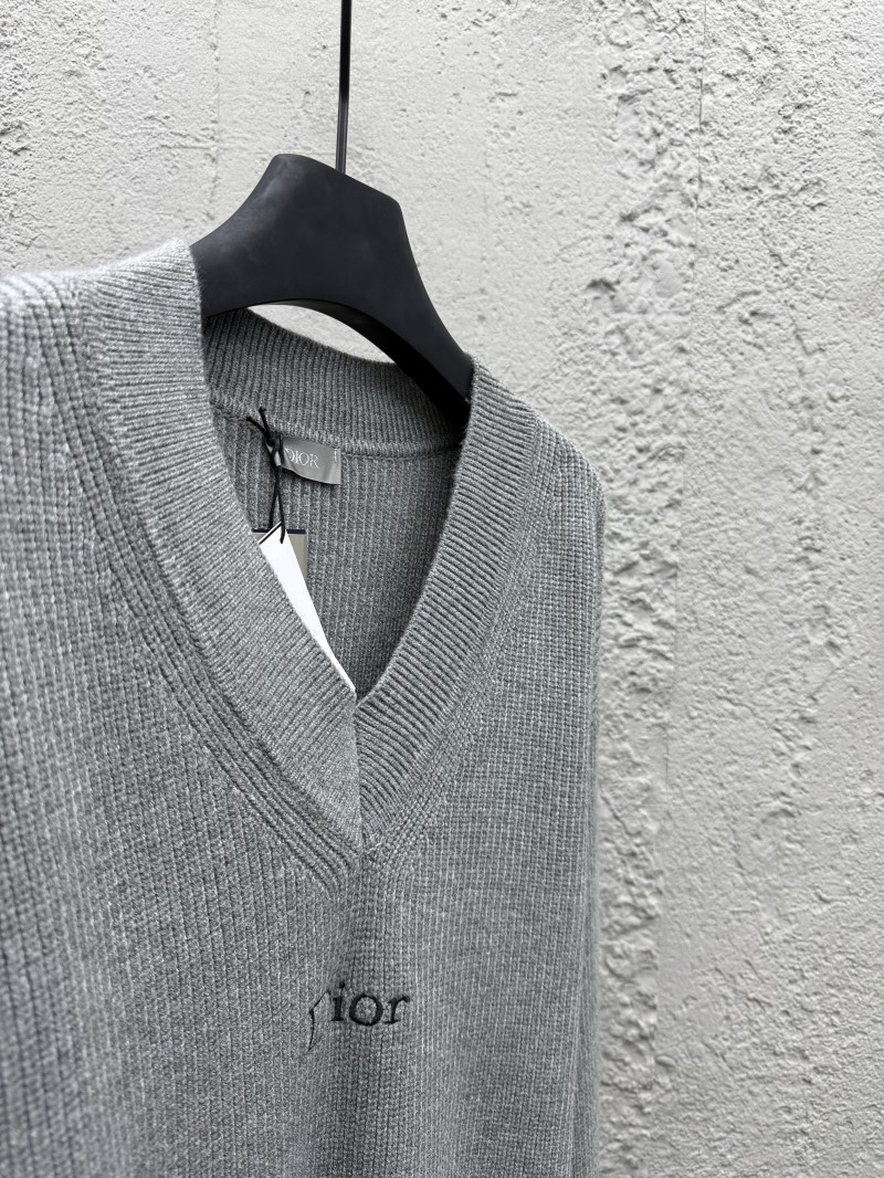 Dior embroidered V-neck wool knit sweater 7