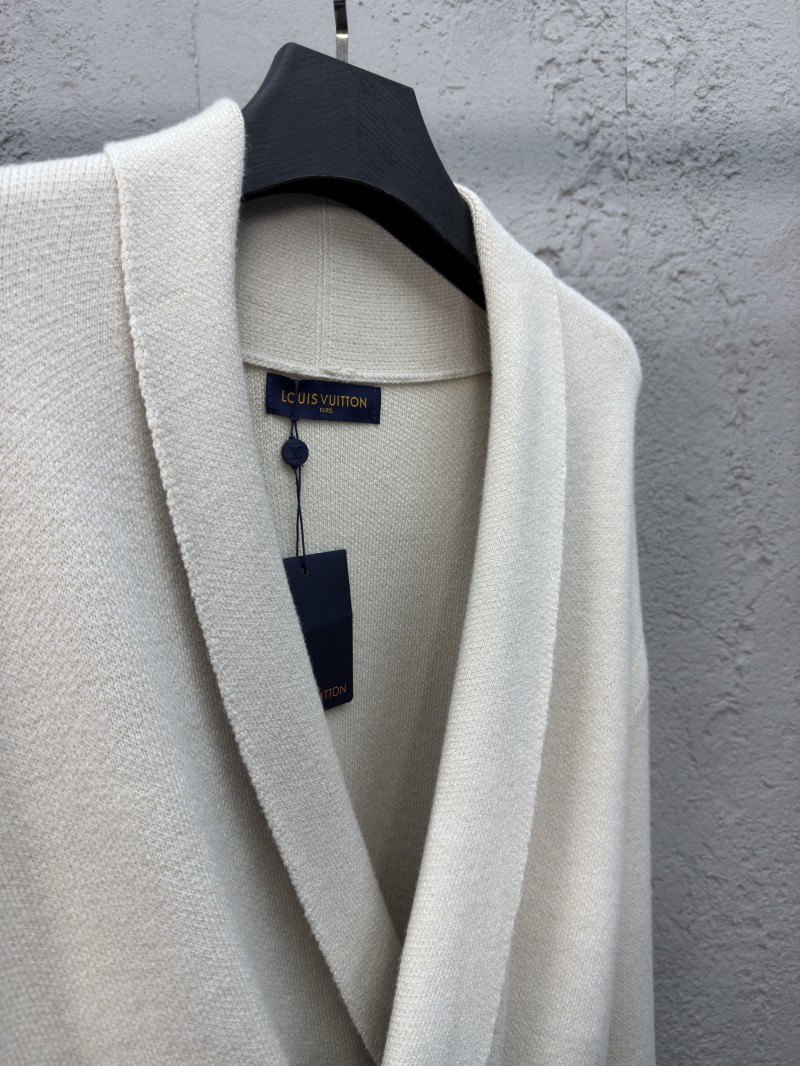 LV Hand-stitched logo wool cardigan 7