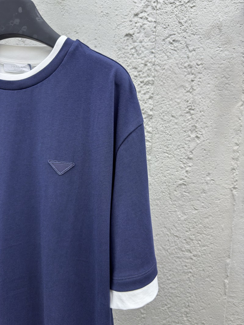Prada Round Neck Micro Logo Straight Short Sleeve T-Shirt 1 4