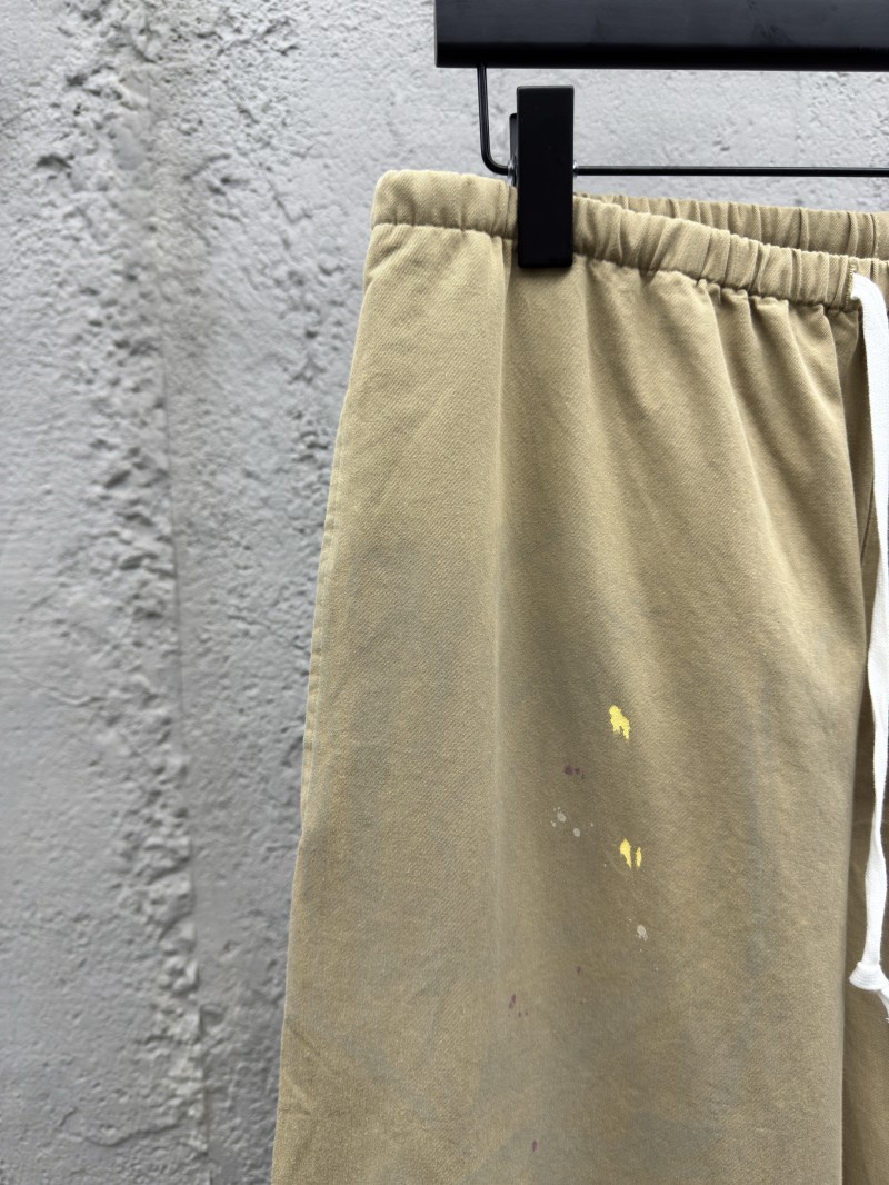 Maison Margiela Splatter-Print Casual Pants 3