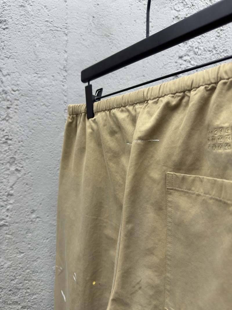 Maison Margiela Splatter-Print Casual Pants 8