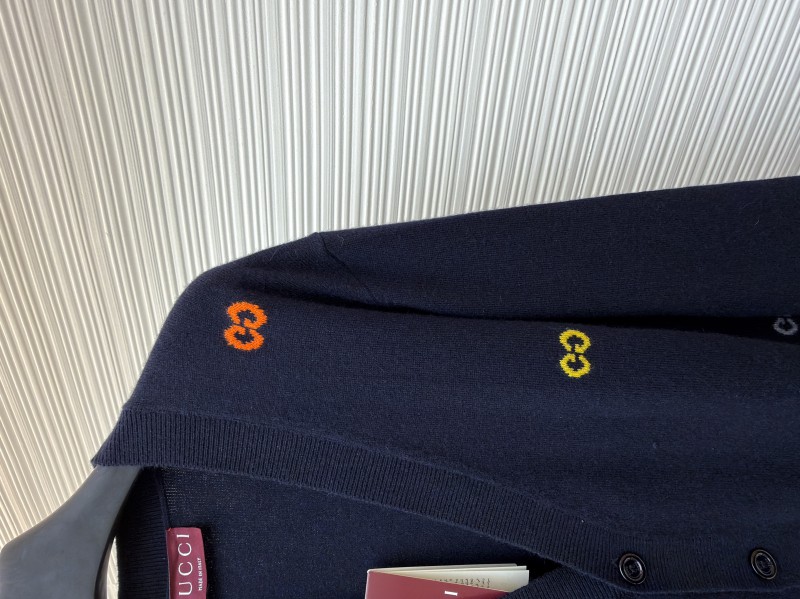 Gucci V-neck single-button long-sleeve wool sweater 4