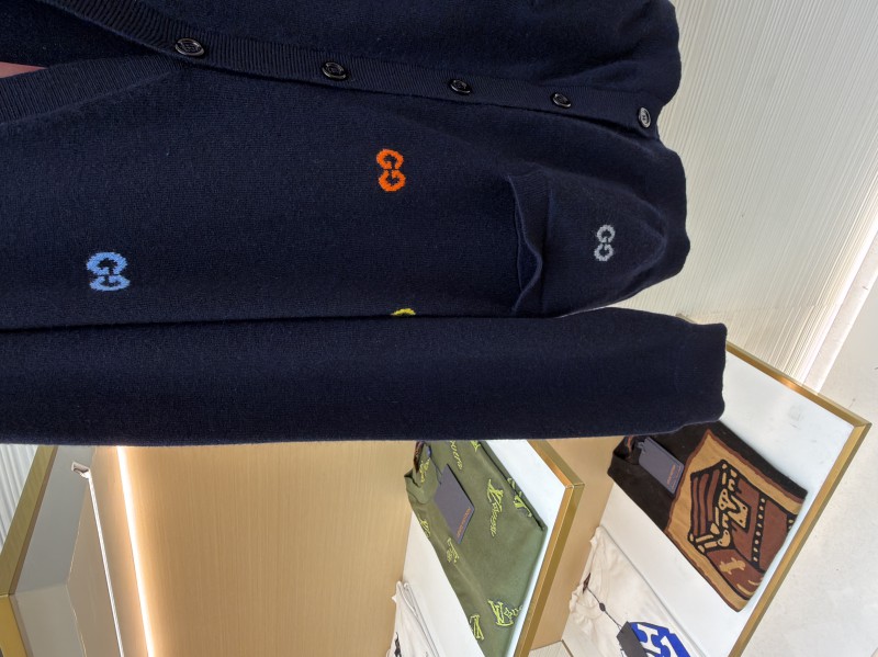 Gucci V-neck single-button long-sleeve wool sweater 5