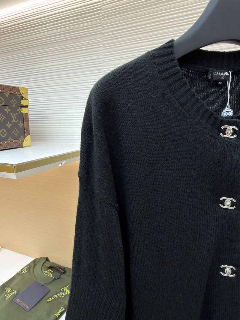 Chanel Solid Color Crew Neck Single-Button Long-Sleeve Knit Sweater 1 3